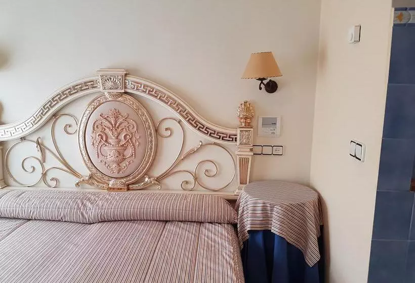 هتل Residencia Alvargonzález