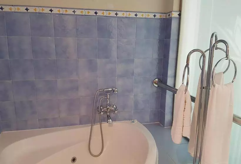 هتل Residencia Alvargonzález