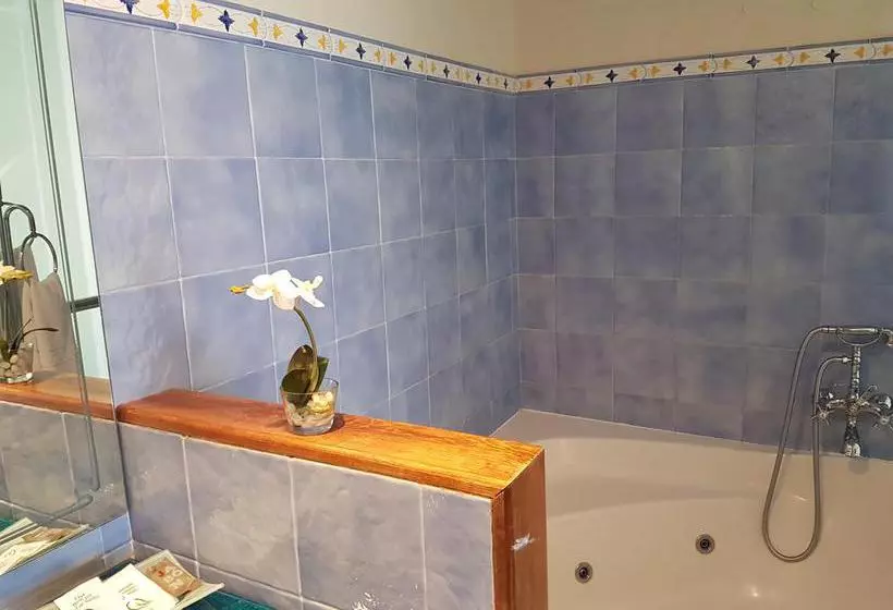 هتل Residencia Alvargonzález