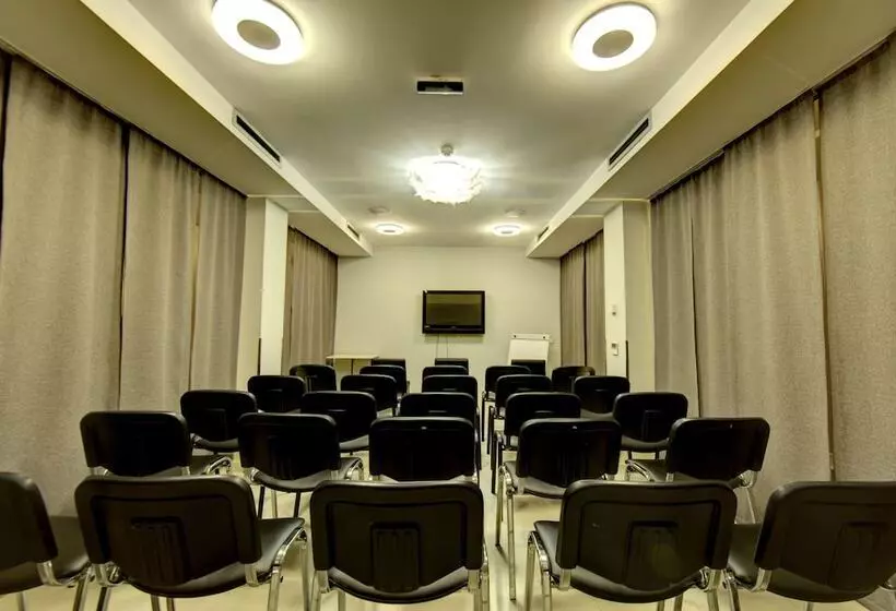 هتل Srbija Garden Free Parking