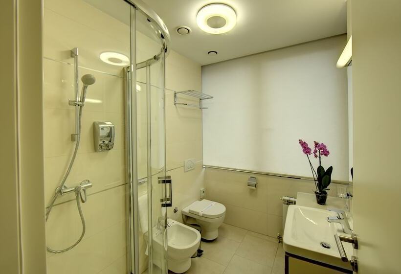 هتل Srbija Garden Free Parking