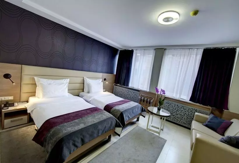 هتل Srbija Garden Free Parking