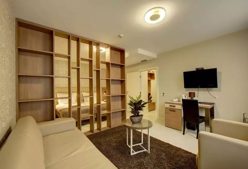 هتل Srbija Garden Free Parking