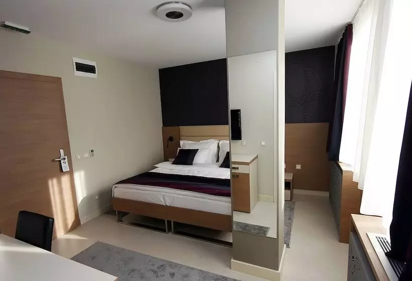 هتل Srbija Garden Free Parking