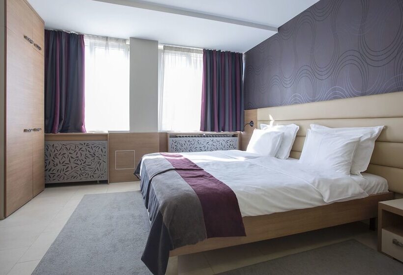 هتل Srbija Garden Free Parking