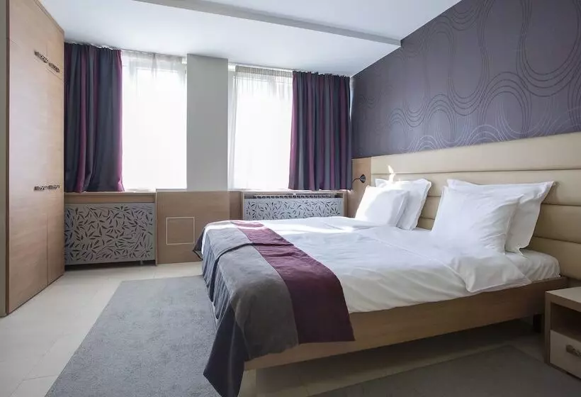 هتل Srbija Garden Free Parking