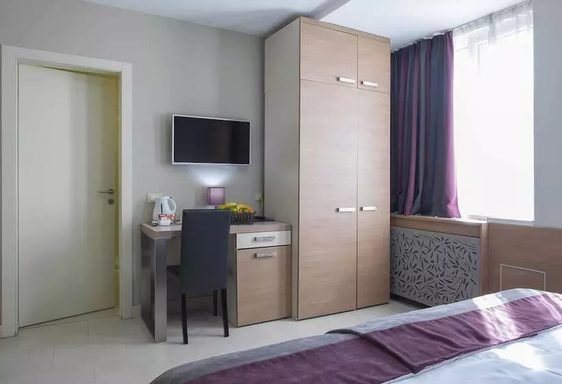 هتل Srbija Garden Free Parking