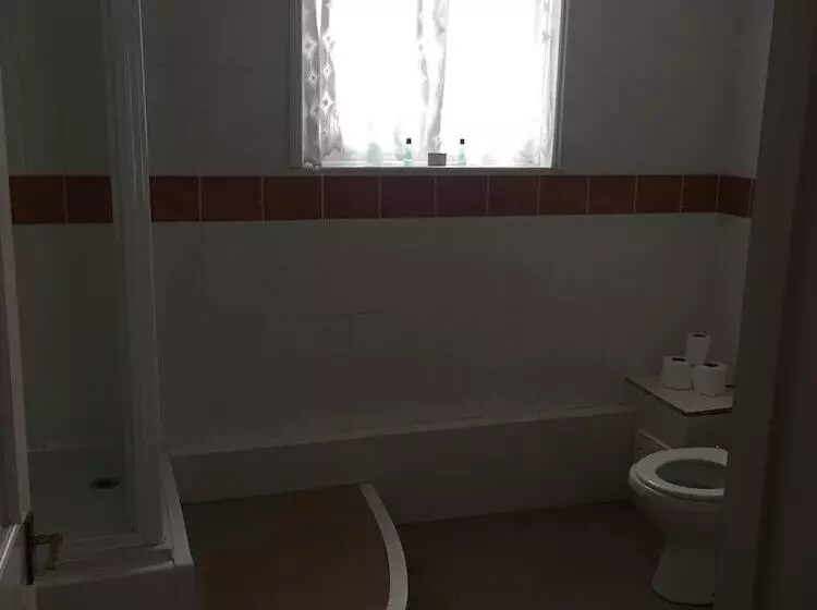 בית מלון כפרי The Victoria