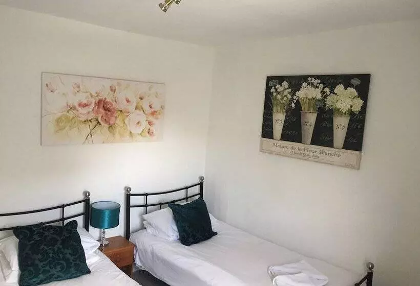 בית מלון כפרי The Victoria