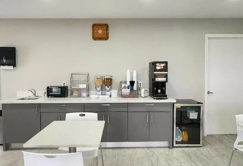 فندق على الطريق Scottish Inn & Suites