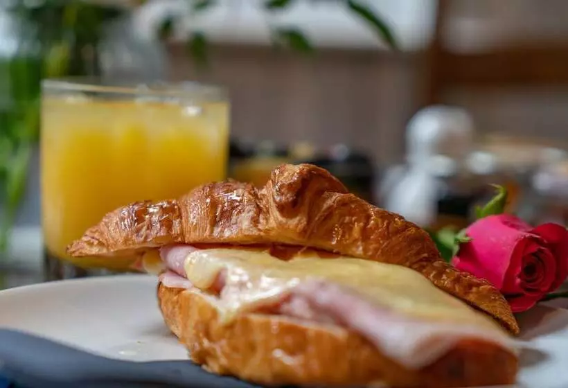 The Blue Keys Hotel, Southampton