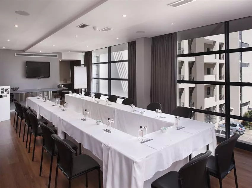 호텔 The Capital 20 West