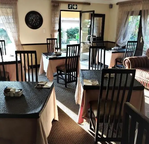 簡易ホテル Constantia Manor Guest House