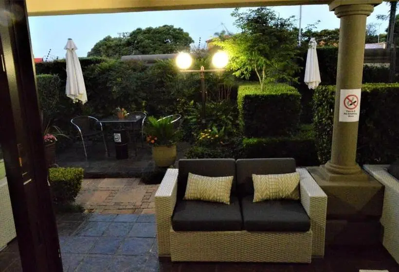 簡易ホテル Constantia Manor Guest House
