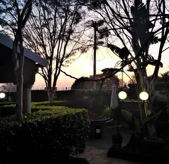 簡易ホテル Constantia Manor Guest House