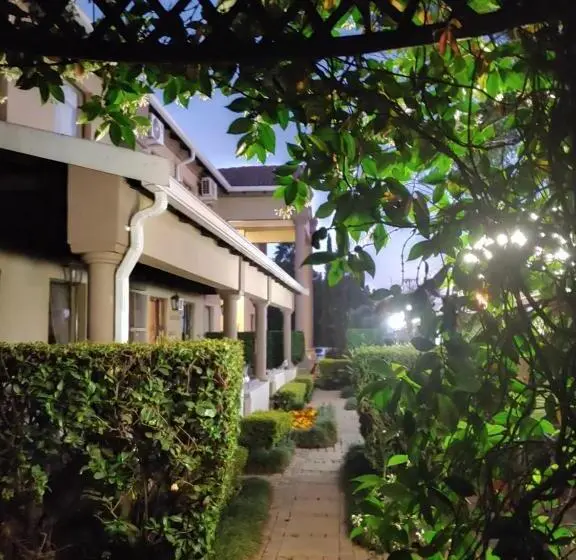 簡易ホテル Constantia Manor Guest House