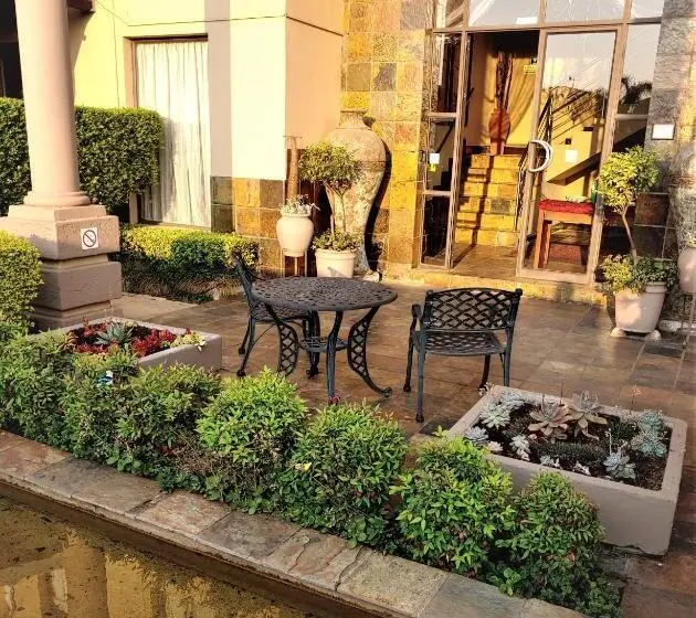 簡易ホテル Constantia Manor Guest House