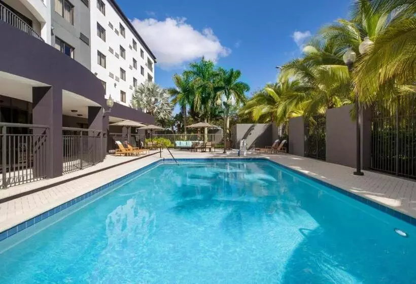 Otel Courtyard By Marriott Miami At Dolphin Mall