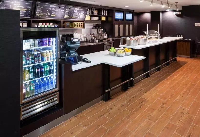 Otel Courtyard By Marriott Miami At Dolphin Mall