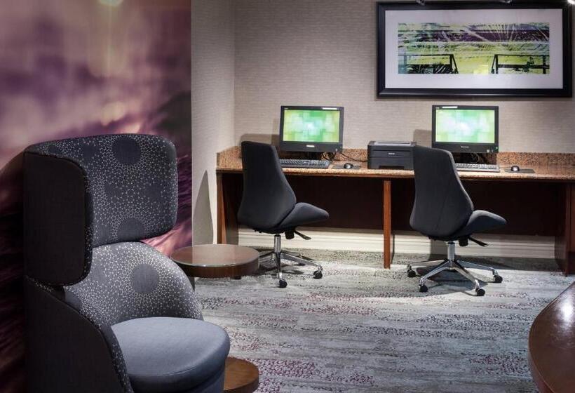 هتل Courtyard By Marriott Miami At Dolphin Mall