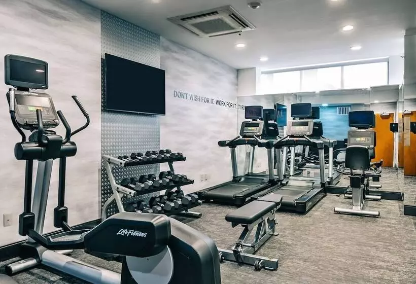 هتل Fairfield Inn By Marriott New York Laguardia Airport/astoria