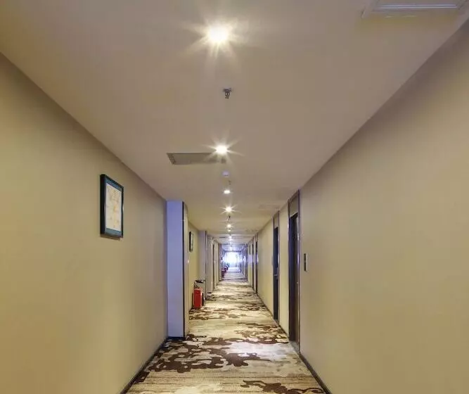 Отель Insail S Railway Station Guangzhou