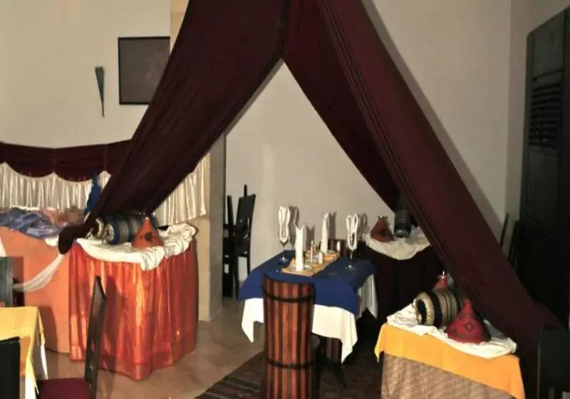 Отель La Couronne