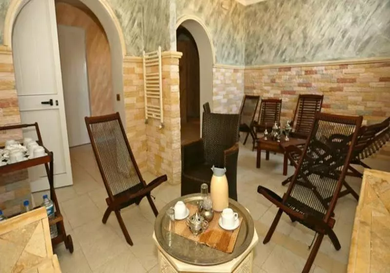 Отель La Couronne