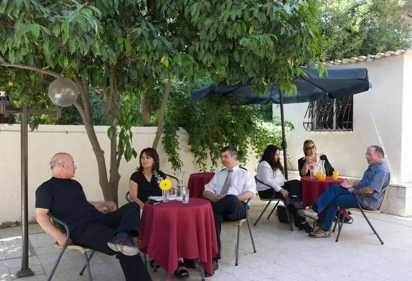 Hotelli A Little House In Rechavia