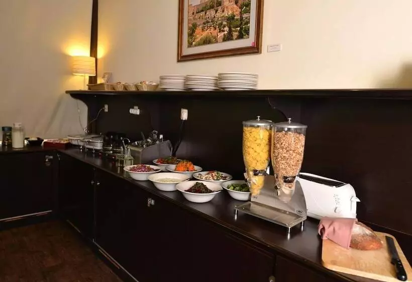 Hotelli A Little House In Rechavia