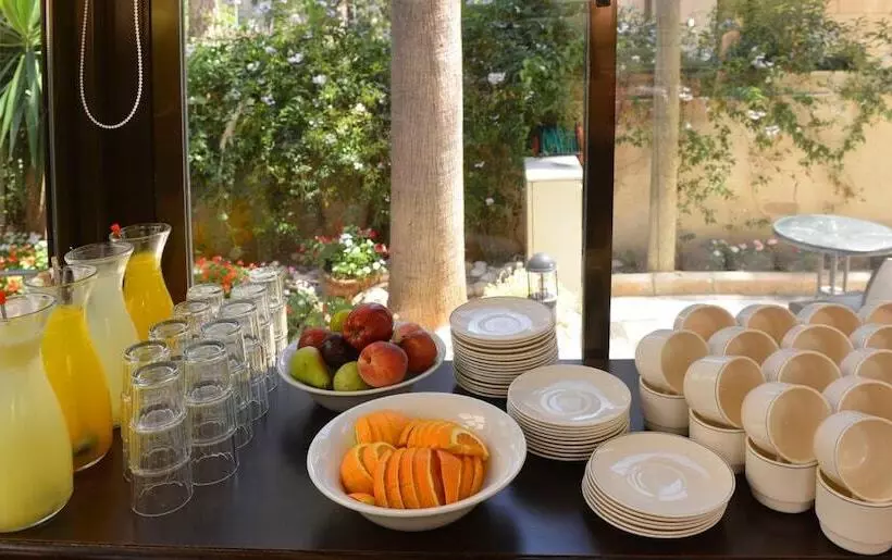 Hotelli A Little House In Rechavia