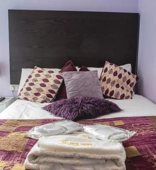 Hotell M And J Guest House