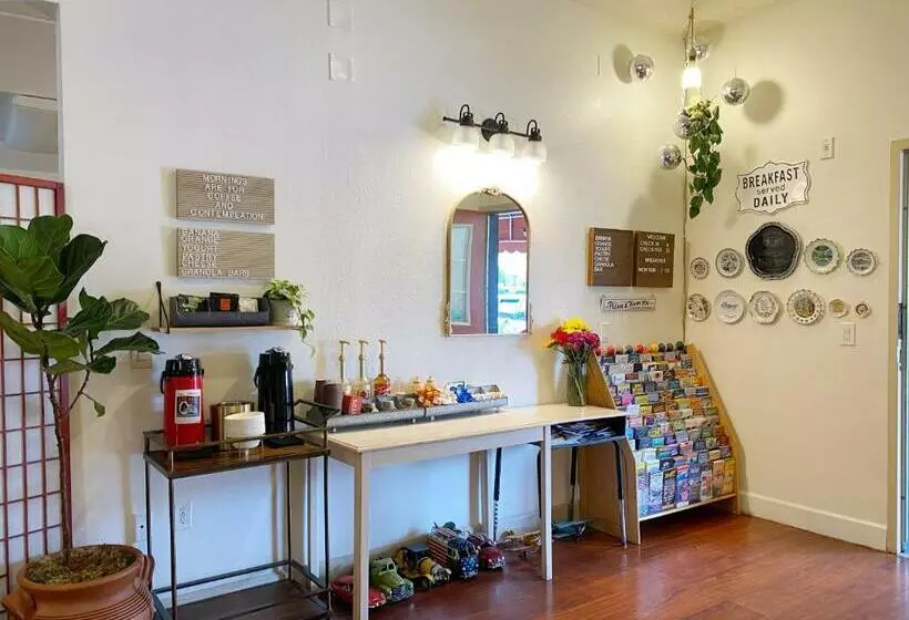 Отель Monarch Valley Inn Marina At Monterey Bay