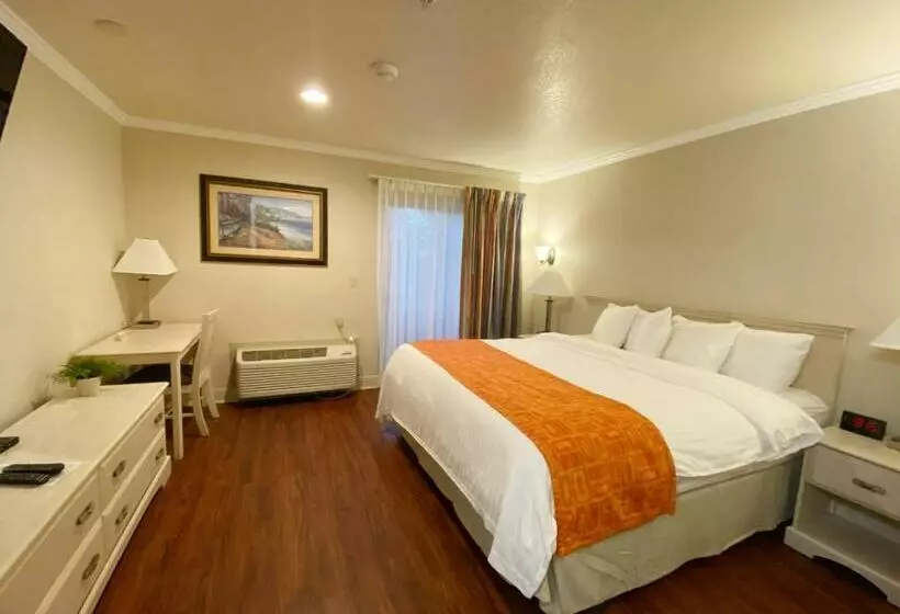 Отель Monarch Valley Inn Marina At Monterey Bay