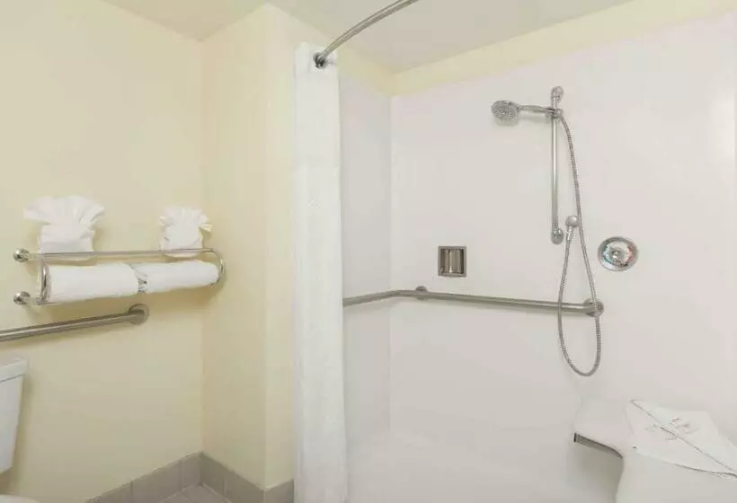 Отель Monarch Valley Inn Marina At Monterey Bay