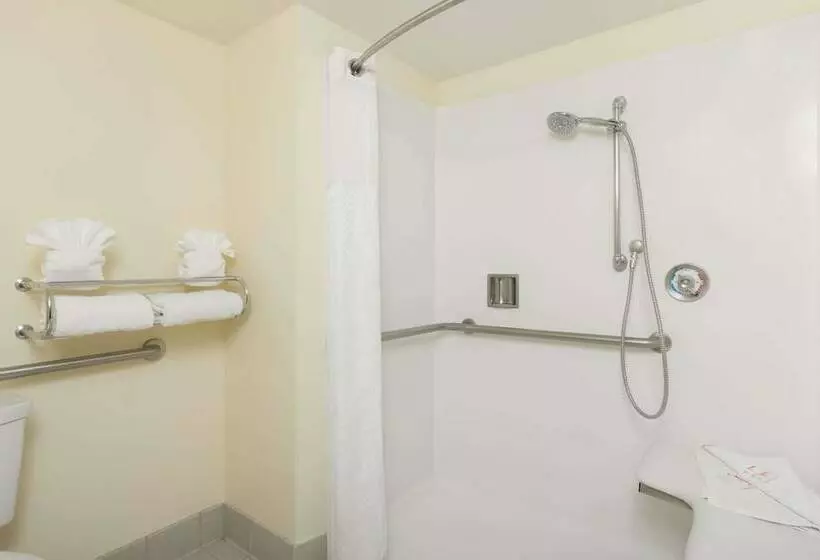 Отель Monarch Valley Inn Marina At Monterey Bay