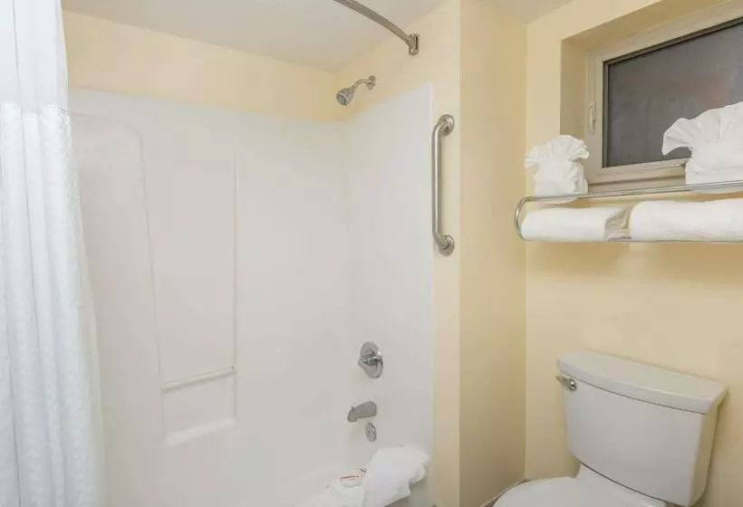 Отель Monarch Valley Inn Marina At Monterey Bay