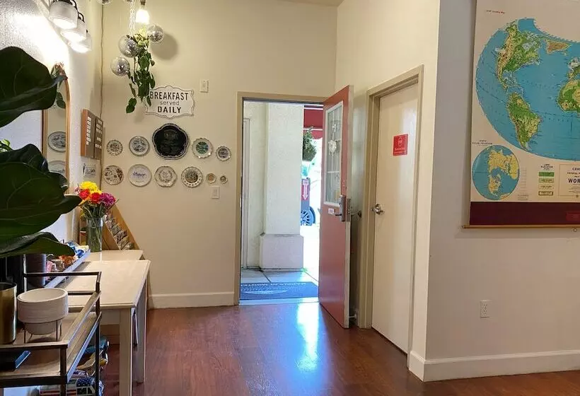 Отель Monarch Valley Inn Marina At Monterey Bay