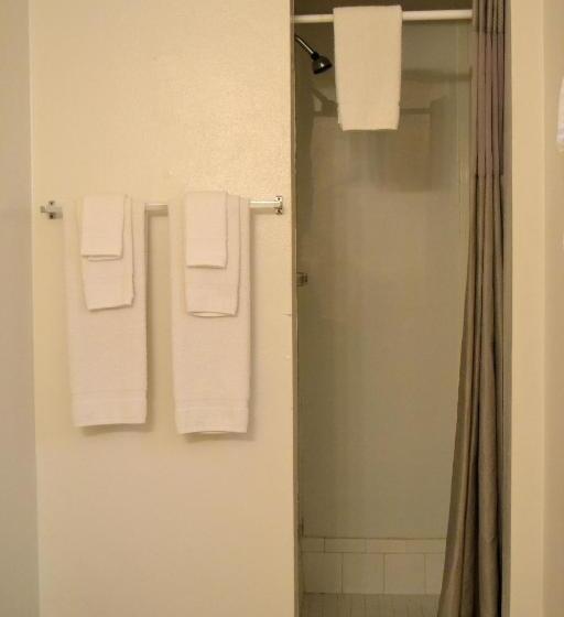 فندق Ontario Inn