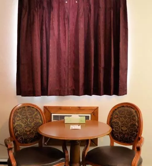 Отель Ontario Inn