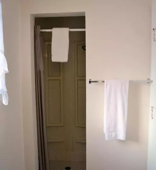 Отель Ontario Inn