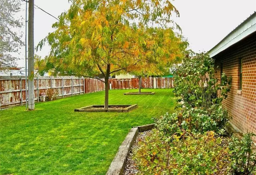 Отель Ontario Inn