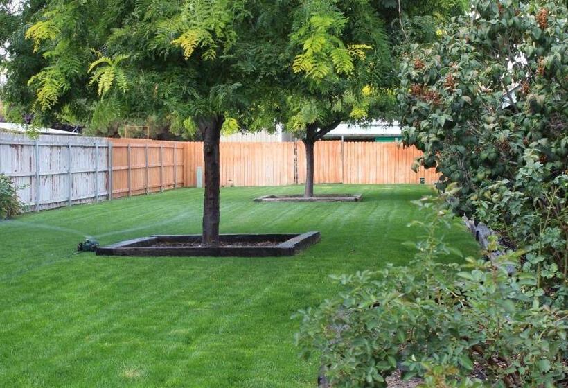 فندق Ontario Inn