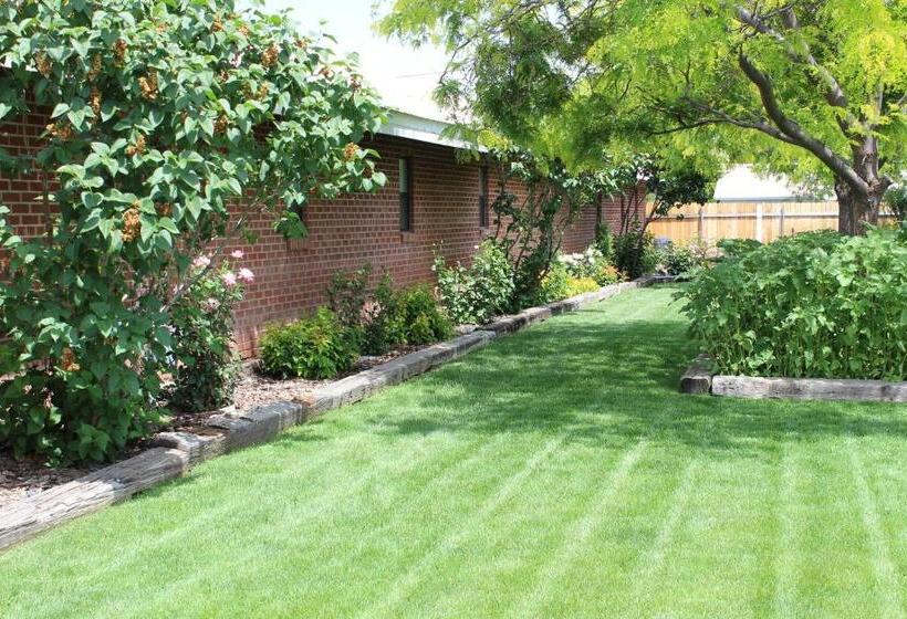 فندق Ontario Inn