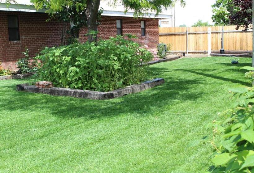 فندق Ontario Inn