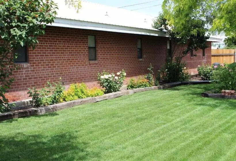 Отель Ontario Inn