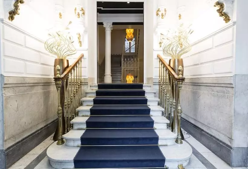 Отель Petit Palace Lealtad Plaza