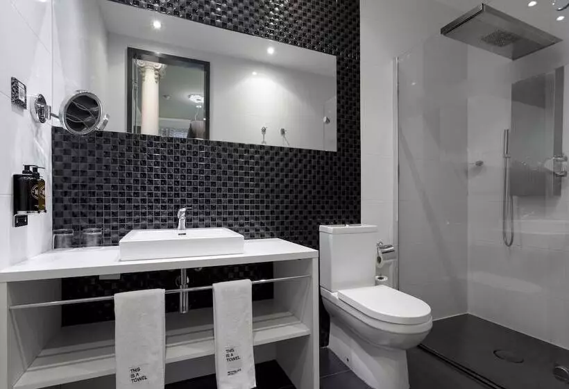 Отель Petit Palace Lealtad Plaza