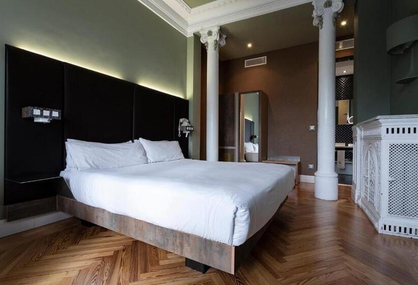 Отель Petit Palace Lealtad Plaza