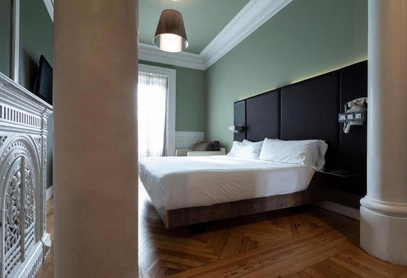 Отель Petit Palace Lealtad Plaza